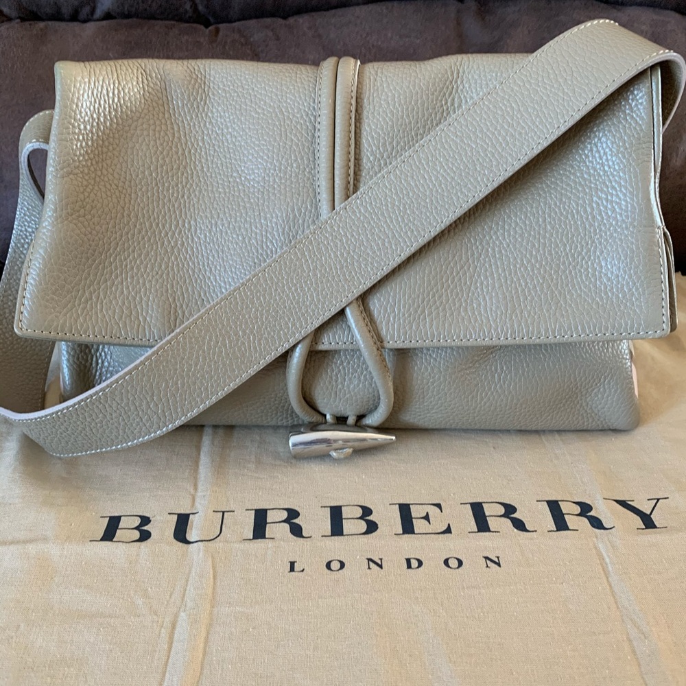 ❤️SOLD❤️ Vintage Burberry London Horn Toggle